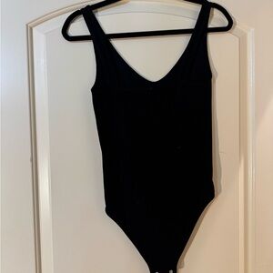 Amazon Essentials Ribbed V Neck Bodysuit Tank Top with Wide Straps Black M/L